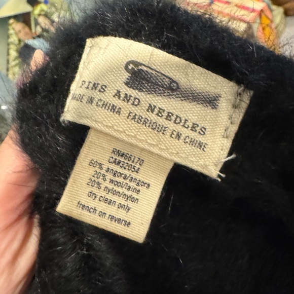 Pins & Needles Black Fuzzy Hat - Picture 3 of 3